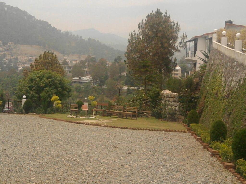 Sapphire Inn Bhimtal Ngoại thất bức ảnh